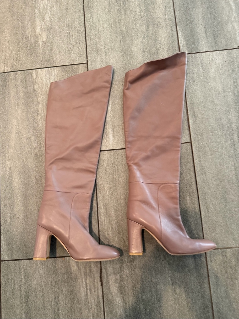 Stuart Weitzman Knee-High Leather Boots in Mauve